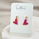Produktansicht der Bijou Statement-Ohrringe aus Polymer Clay. Hochwertig vergoldeter chirurgischer Edelstahl, hypoallergen.