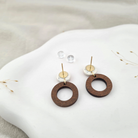 all-groups, Rückansicht und Ohrstecker der Coco Statement-Ohrringe aus Polymer Clay. Hochwertig vergoldeter chirurgischer Edelstahl, hypoallergen.