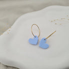 Produktansicht der Lovely Statement-Ohrringe aus Polymer Clay. Hochwertig vergoldeter chirurgischer Edelstahl, hypoallergen.