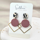 Produktansicht der Soulshine Statement-Ohrringe aus Polymer Clay. Hochwertig vergoldeter chirurgischer Edelstahl, hypoallergen.