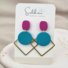 Produktansicht der Soulshine Statement-Ohrringe aus Polymer Clay. Hochwertig vergoldeter chirurgischer Edelstahl, hypoallergen.